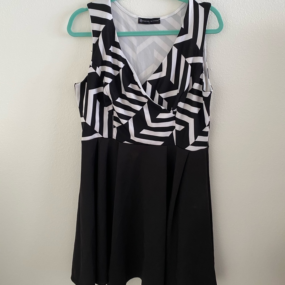 Fashion to Figure black and white dress size 1
